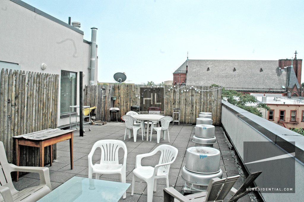 Metropolitan Ave - Photo 0