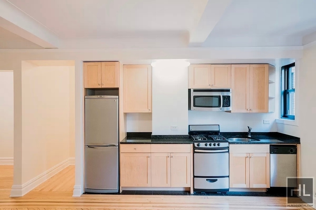 East 68 Street - Photo 1