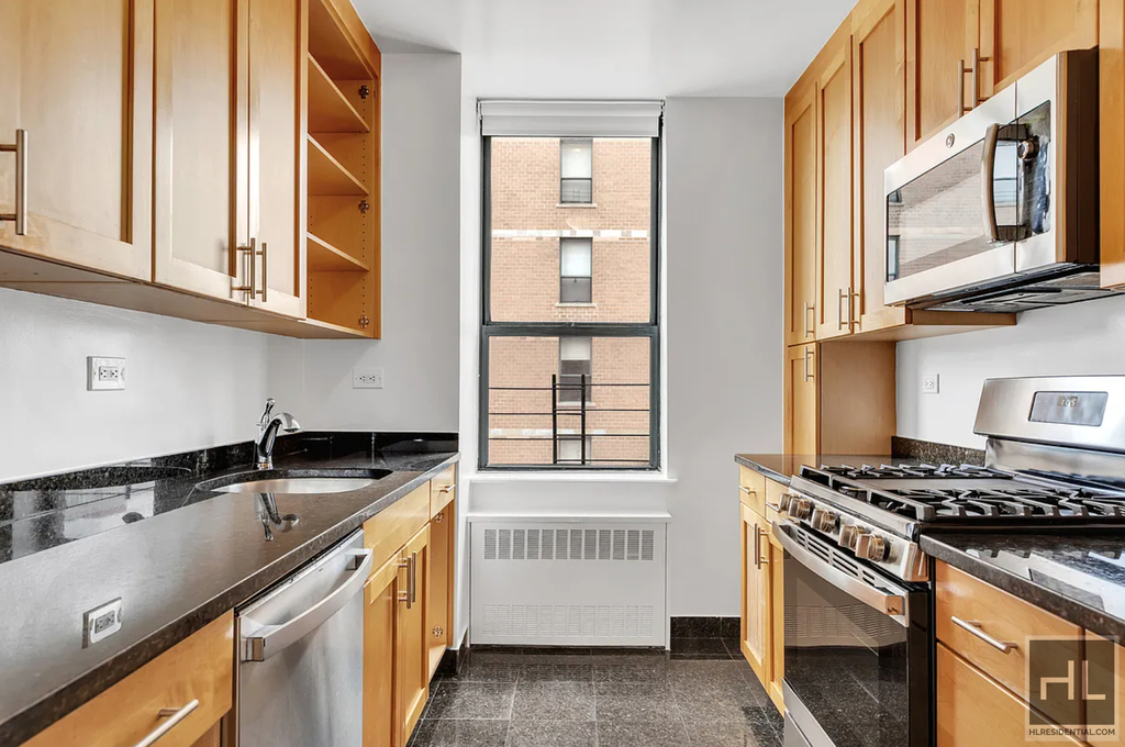 West 87th Street - Photo 0