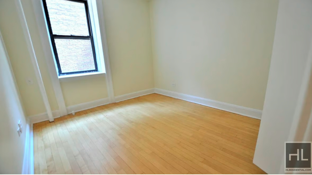 West 45 Street - Photo 1