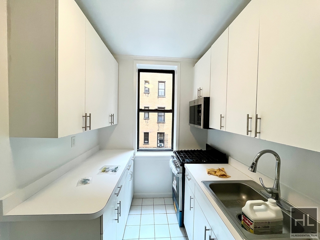 West 45 Street - Photo 0