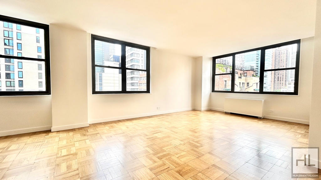 East 49 Street - Photo 0