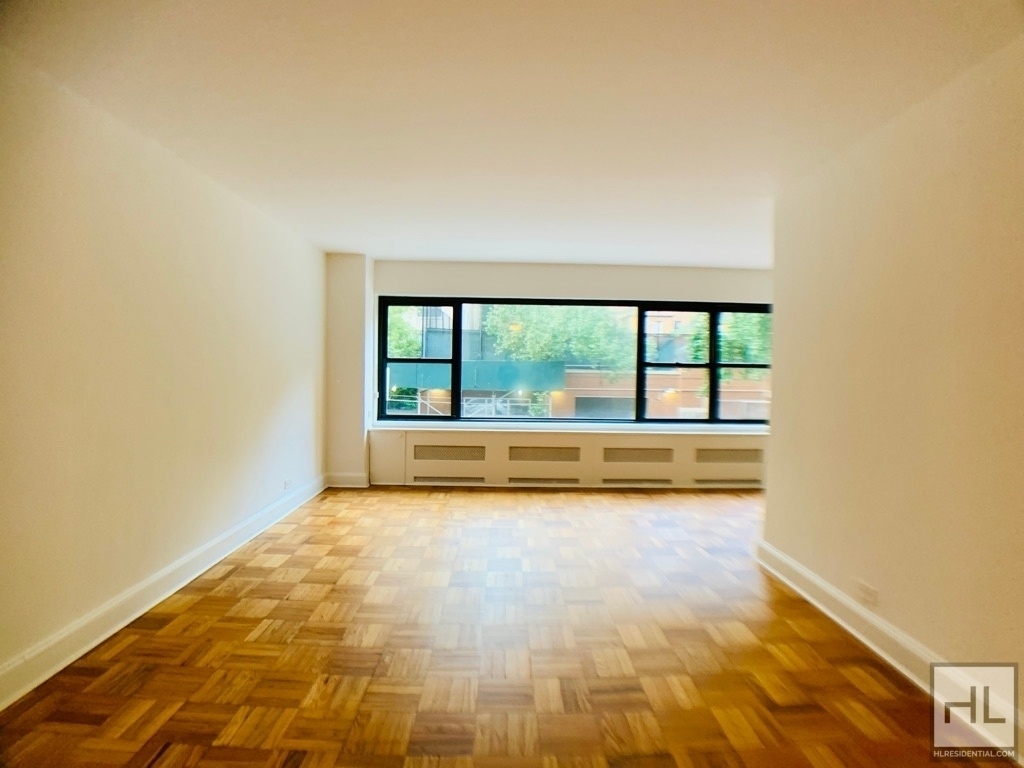 East 55 Street - Photo 0