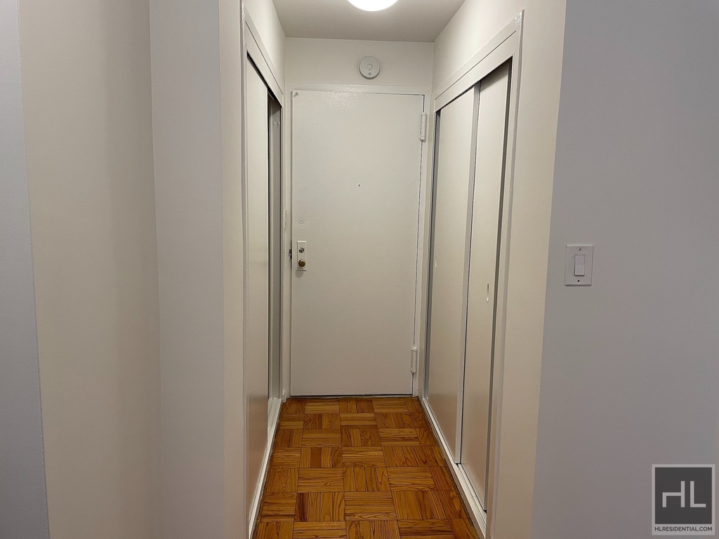 East 55 Street - Photo 1