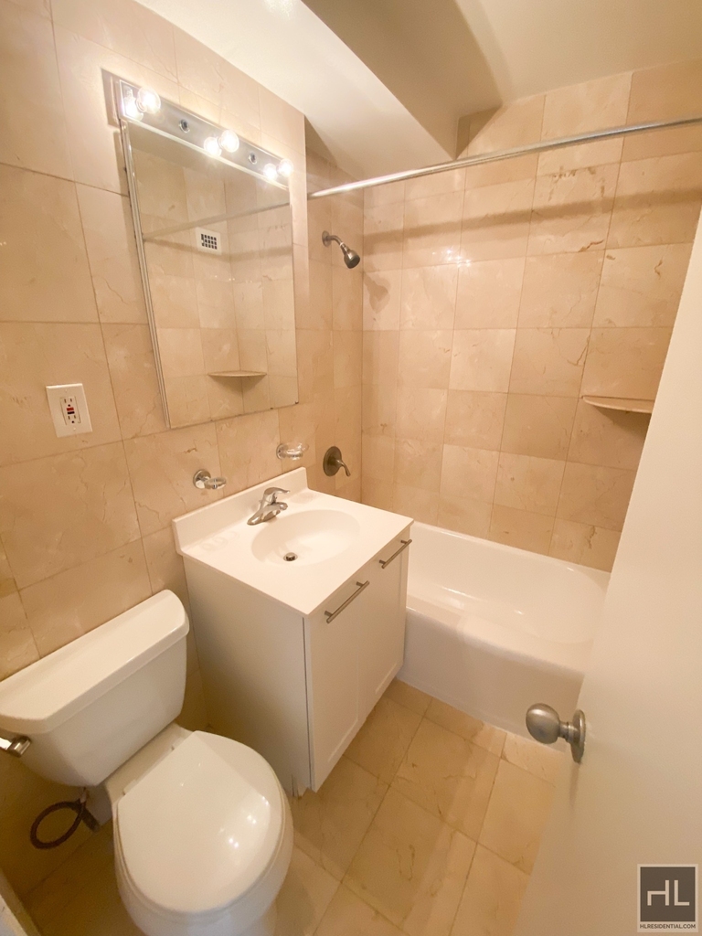 East 79th Street - Photo 2