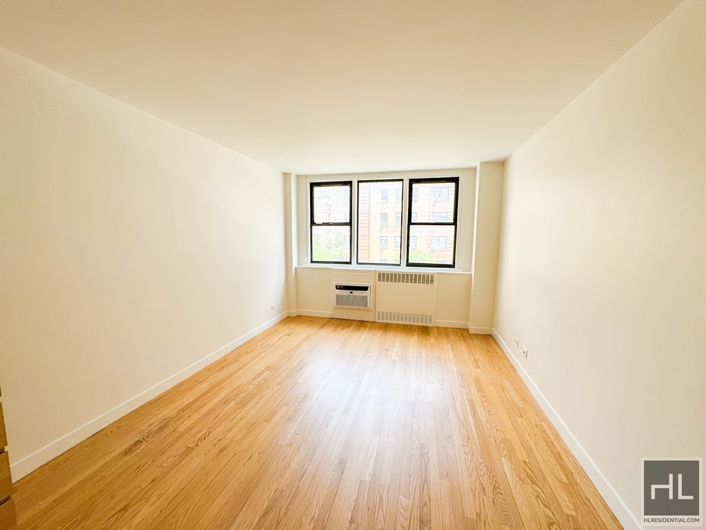 East 79th Street - Photo 0