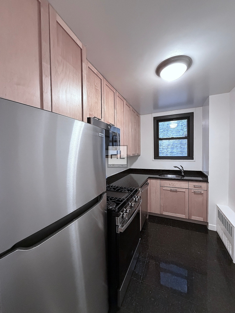 East 49th Street - Photo 1