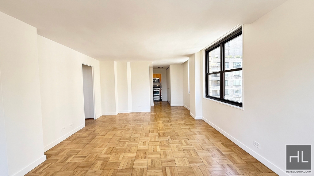 East 49 Street - Photo 2