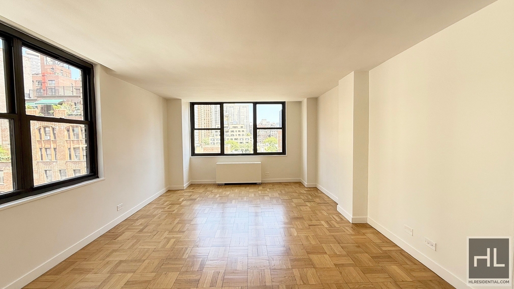 East 49 Street - Photo 3