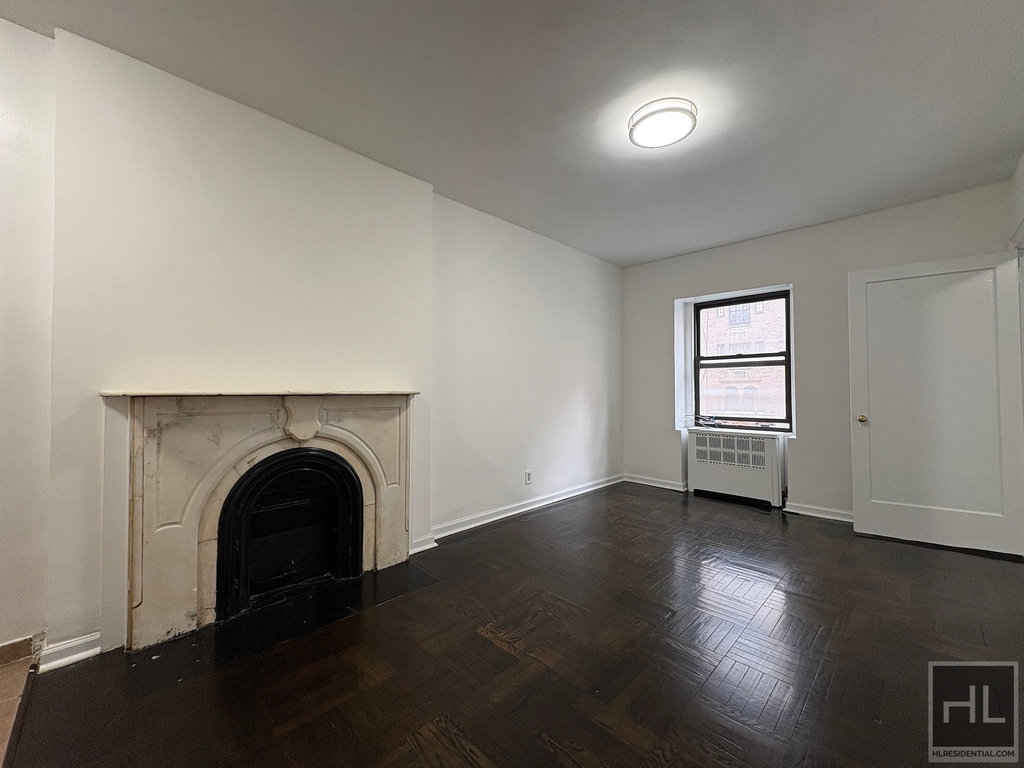 East 72 Street - Photo 0