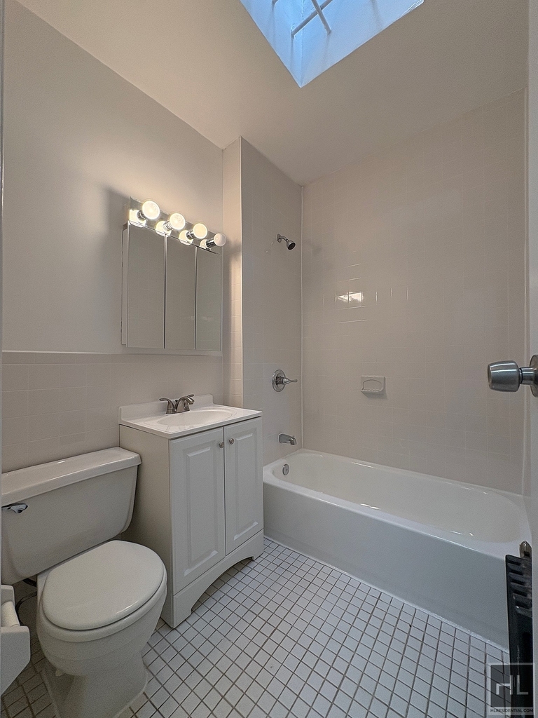East 72 Street - Photo 6