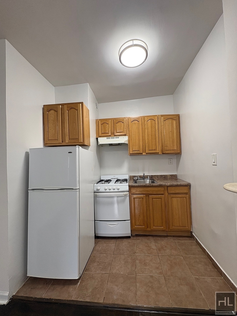 East 72 Street - Photo 4