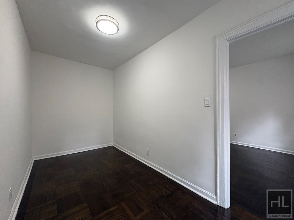 East 72 Street - Photo 3