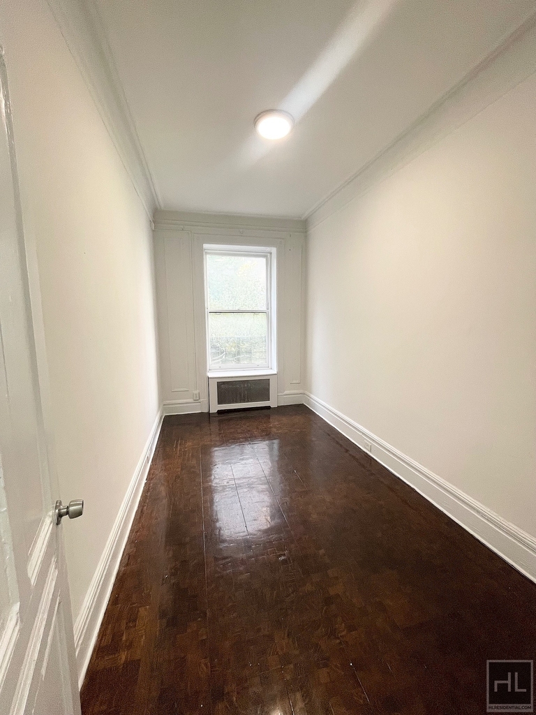 East 80th Street - Photo 5
