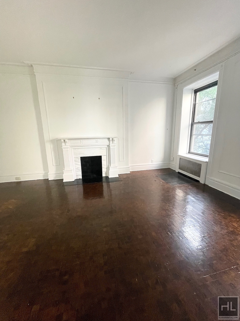 East 80th Street - Photo 2