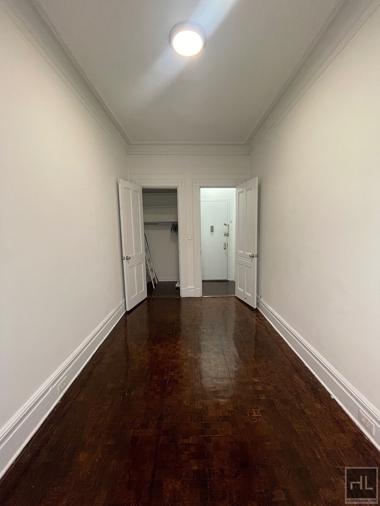 East 80th Street - Photo 6