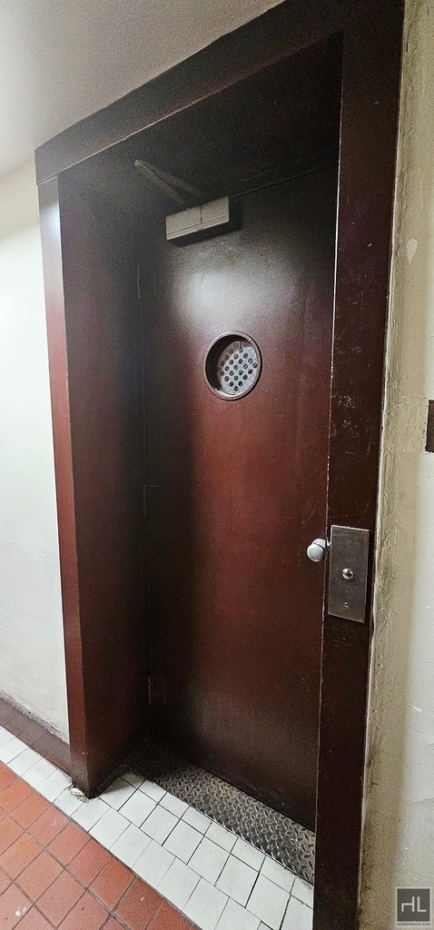 East 80th Street - Photo 11