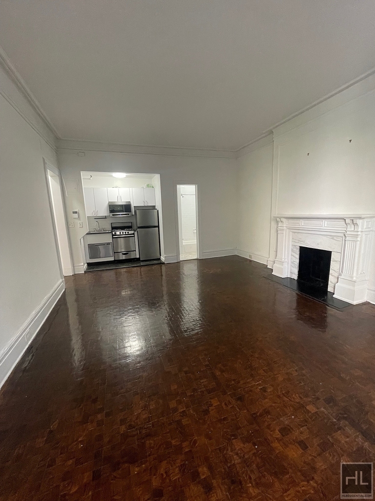 East 80th Street - Photo 3