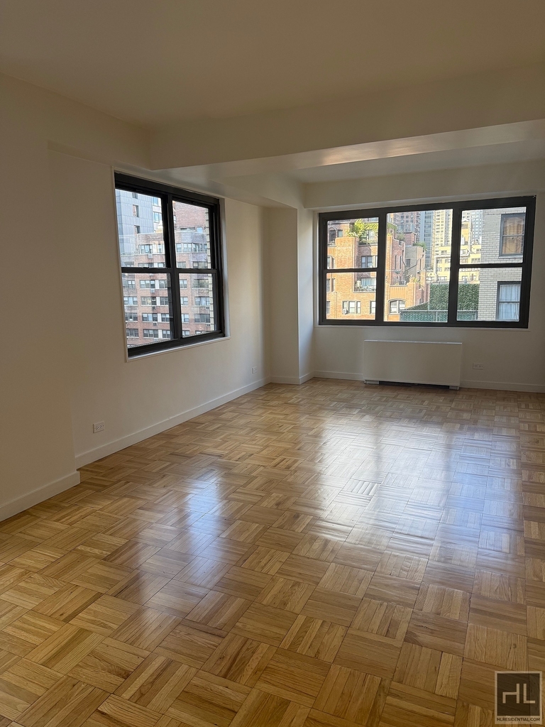East 49 Street - Photo 5