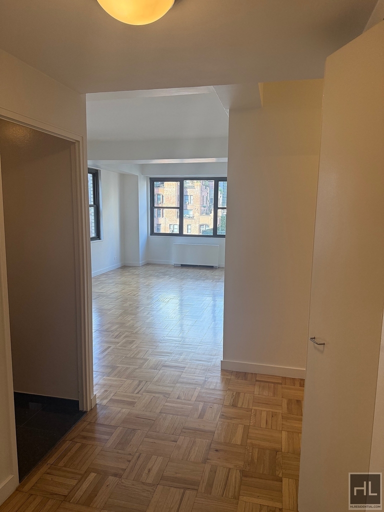 East 49 Street - Photo 4
