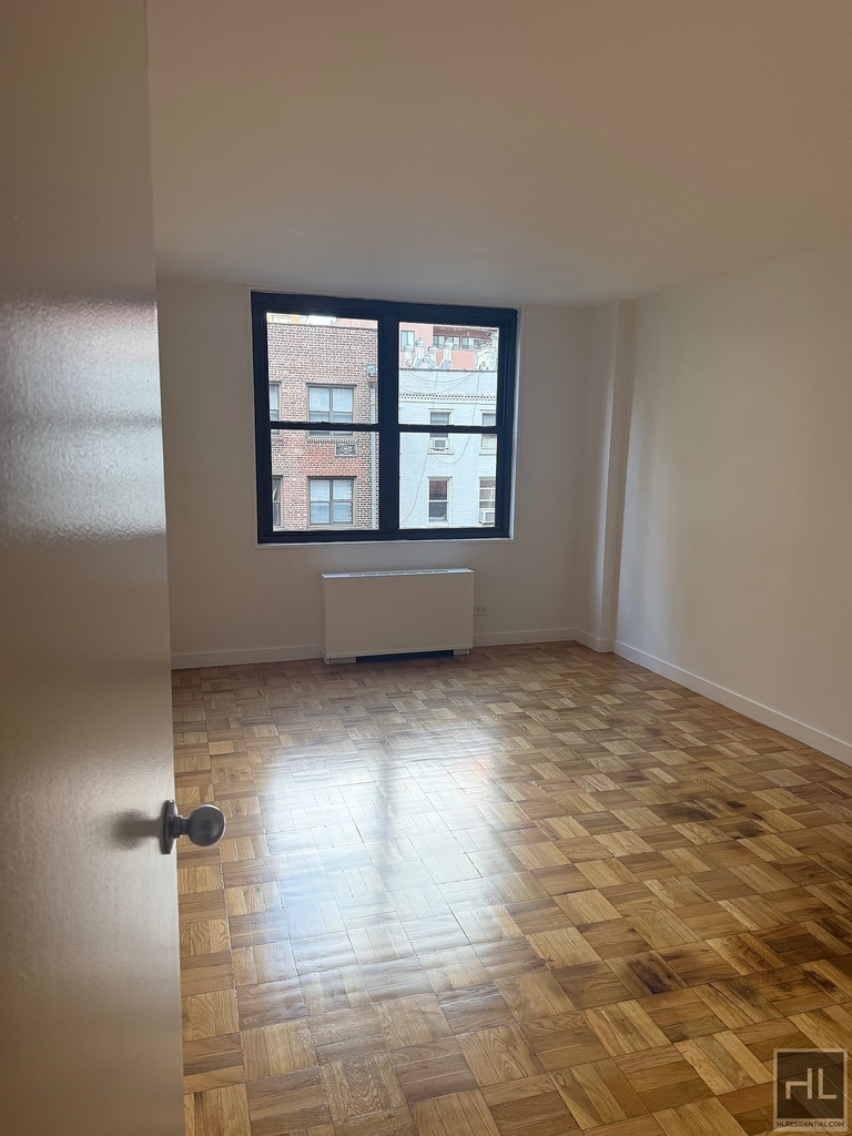 East 49 Street - Photo 3