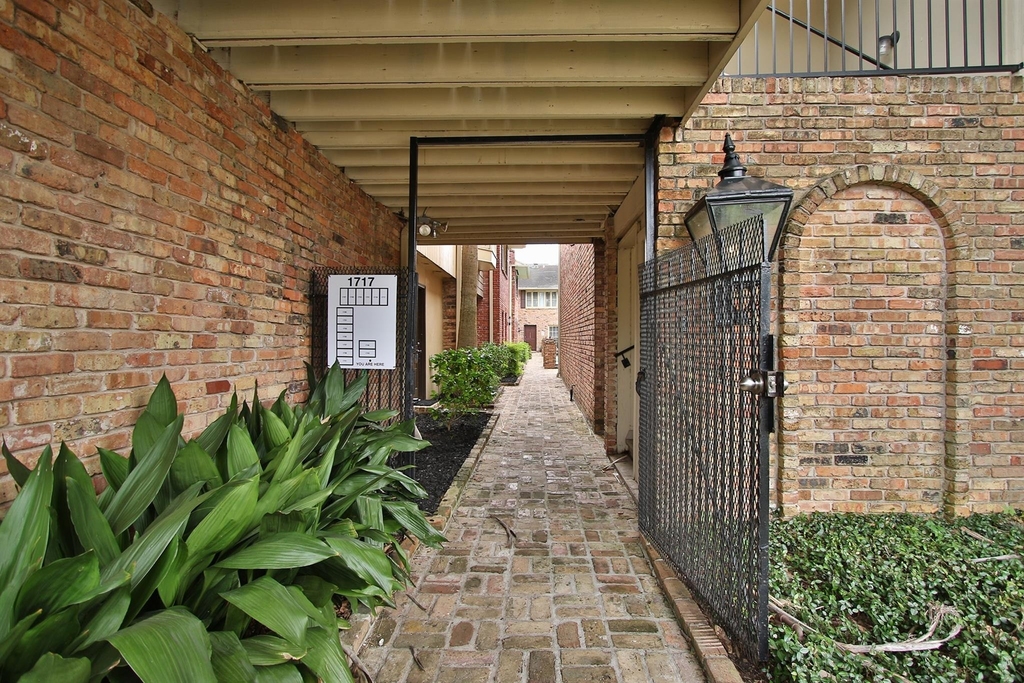 1733 Commonwealth Street - Photo 2