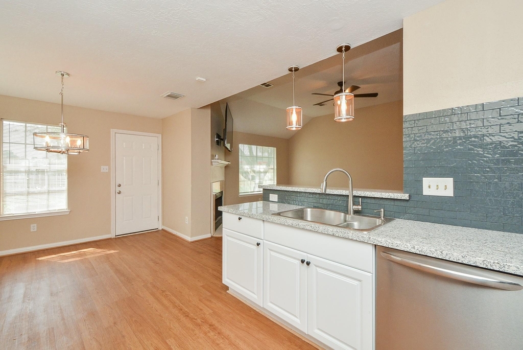 22811 Market Square Lane - Photo 15