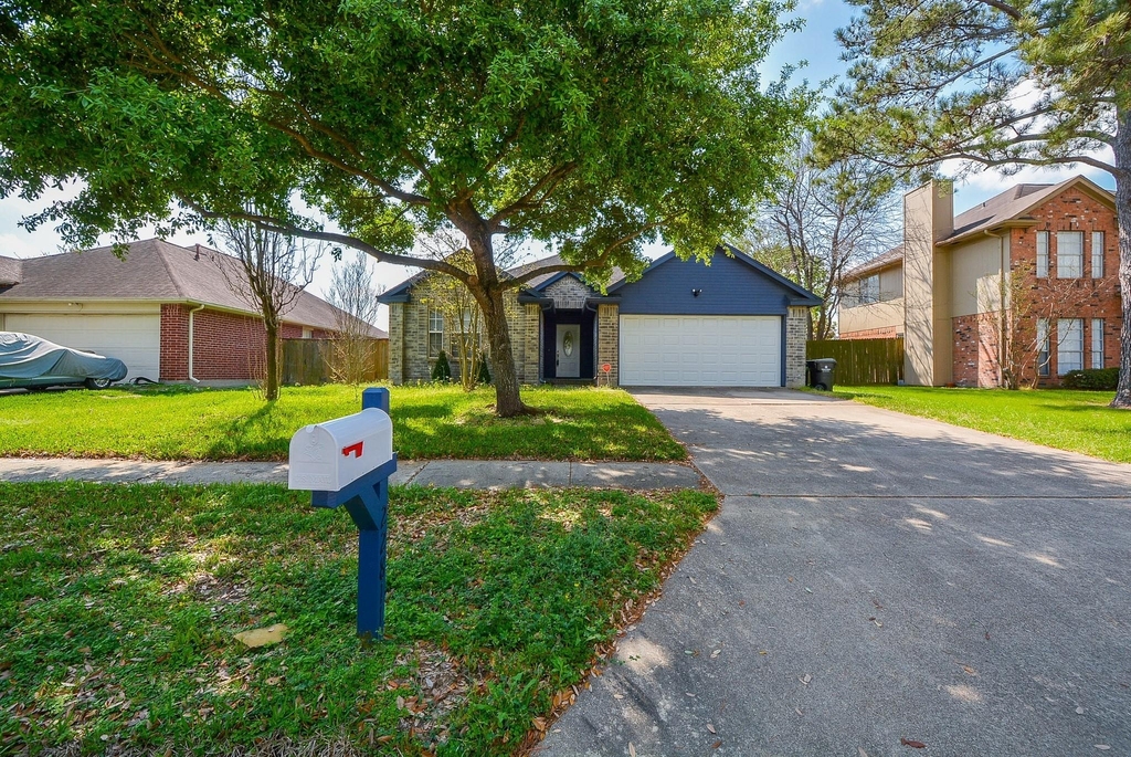 22811 Market Square Lane - Photo 1