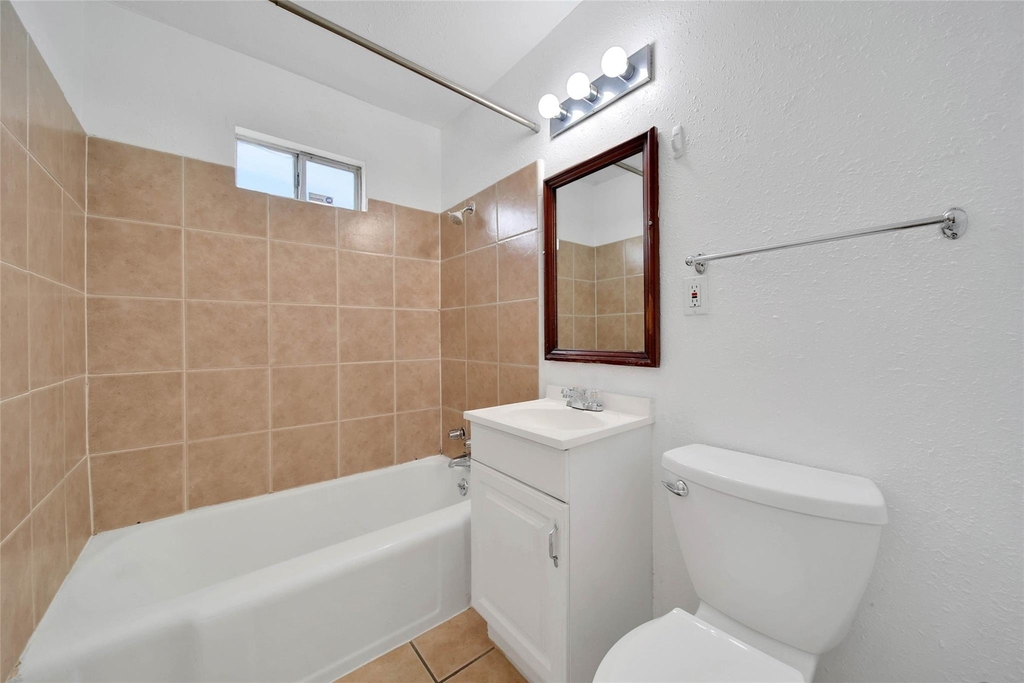 1036 Louise Street - Photo 10