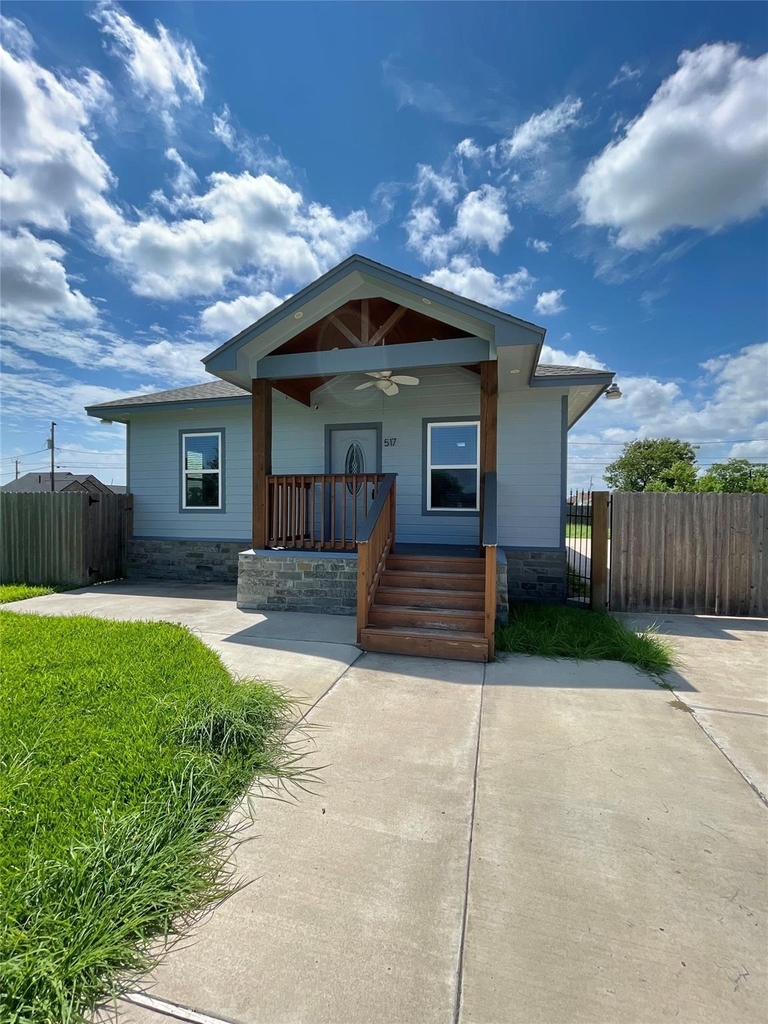 517 S Avenue G - Photo 0