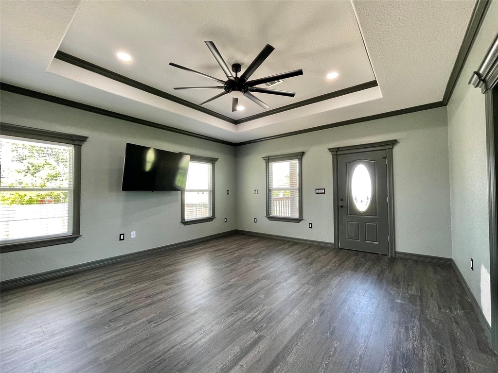 517 S Avenue G - Photo 2