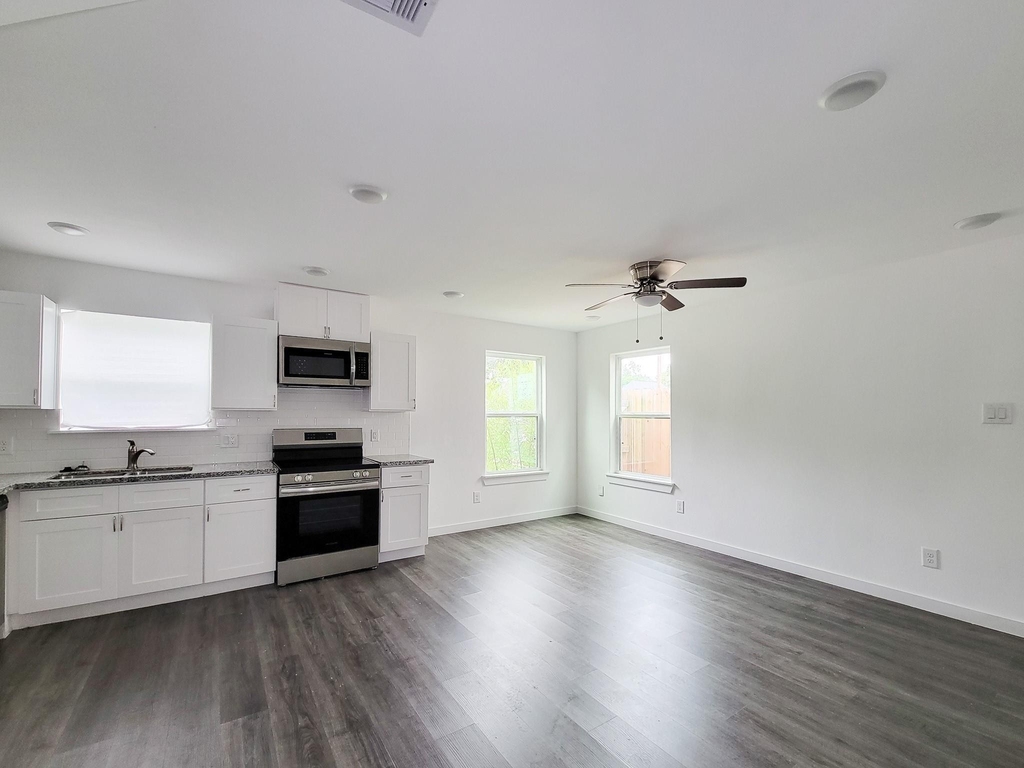 8122 Sterlingshire Street - Photo 3