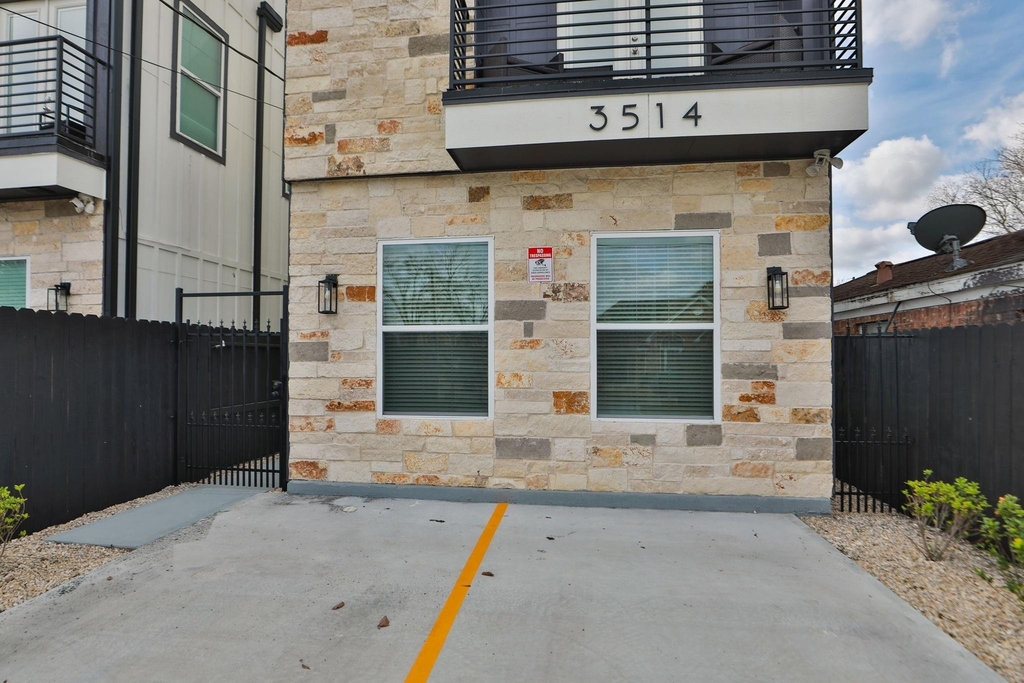 3514 Noah Street - Photo 2