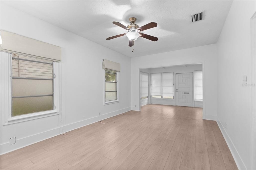 304 W Flora Street - Photo 4