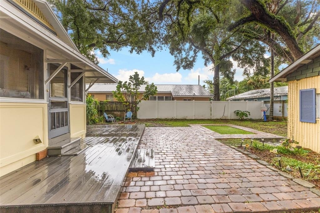 304 W Flora Street - Photo 18