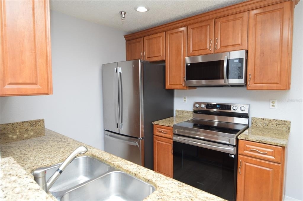 10263 Gandy Boulevard N - Photo 5