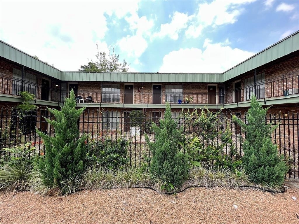 425 Emerson Street - Photo 0