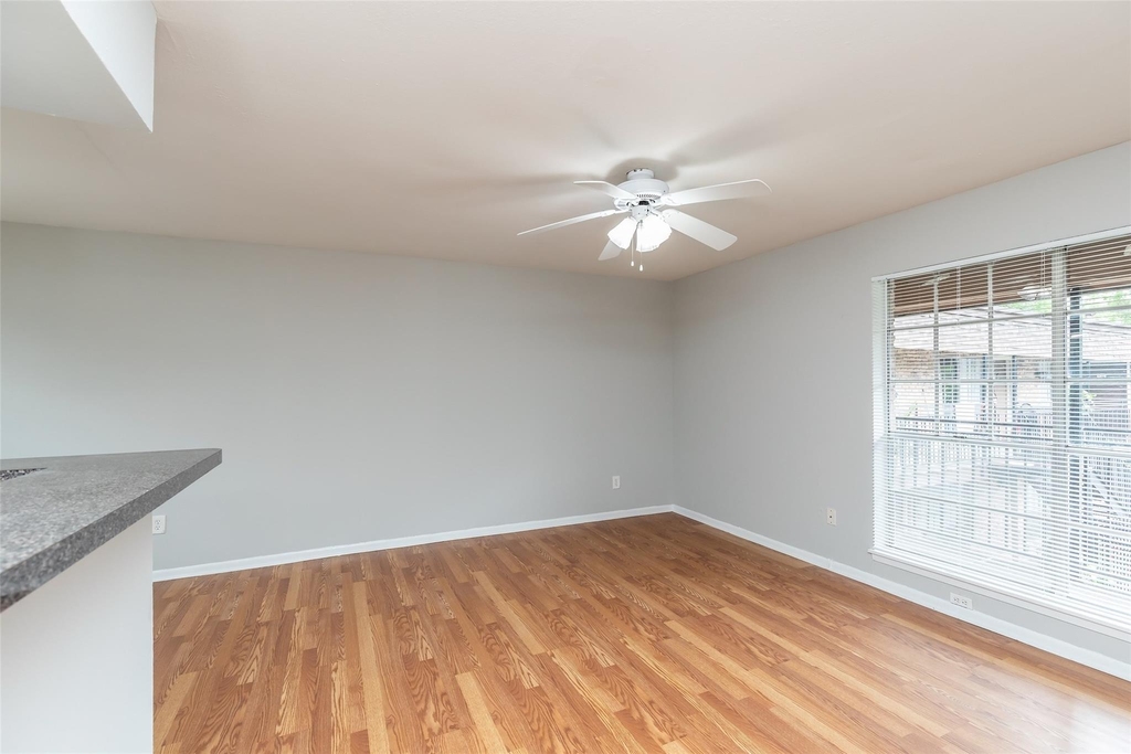 425 Emerson Street - Photo 9