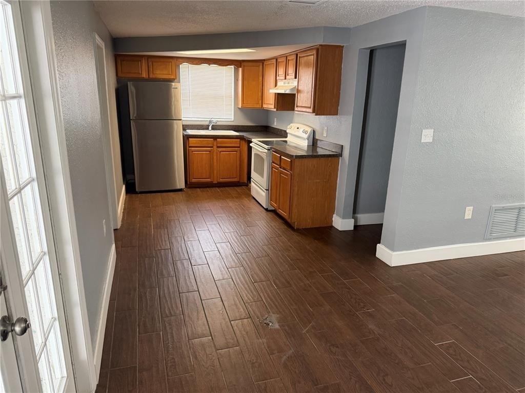10010 Regency Park Boulevard - Photo 3