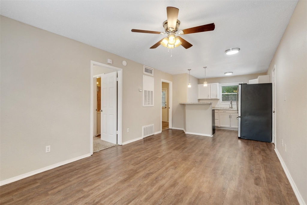 1508 Broadmoor Drive - Photo 2