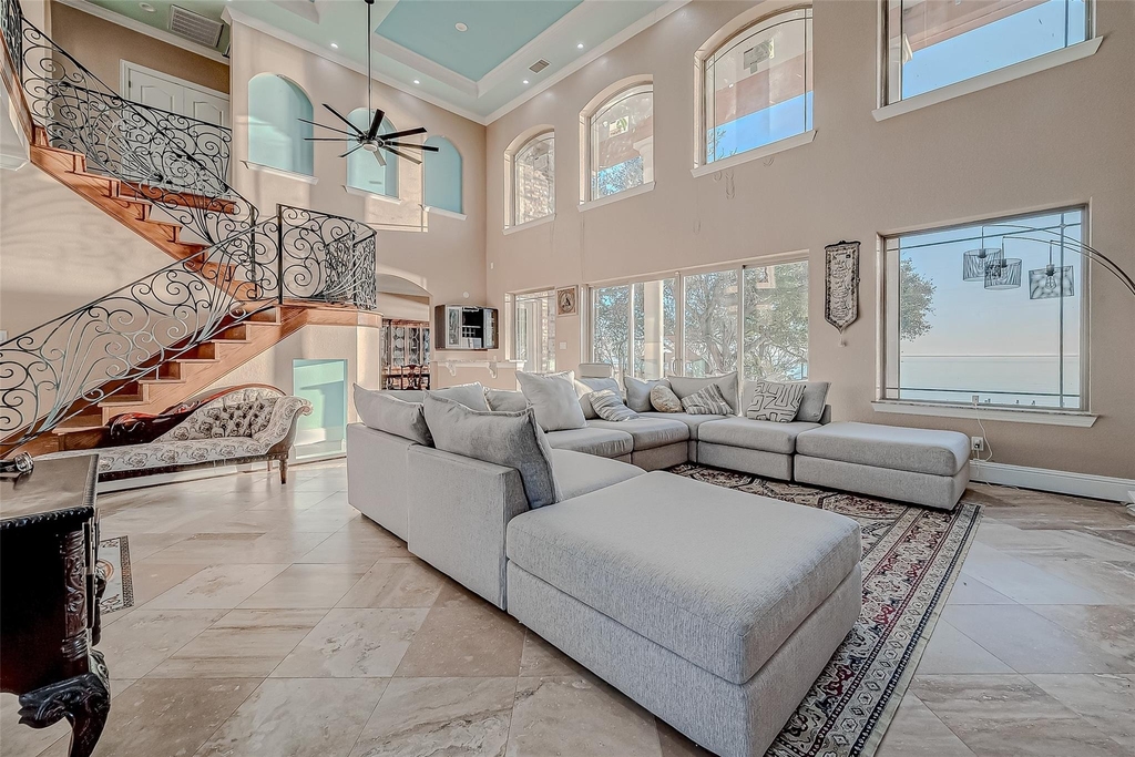 2011 Crescent Drive - Photo 2
