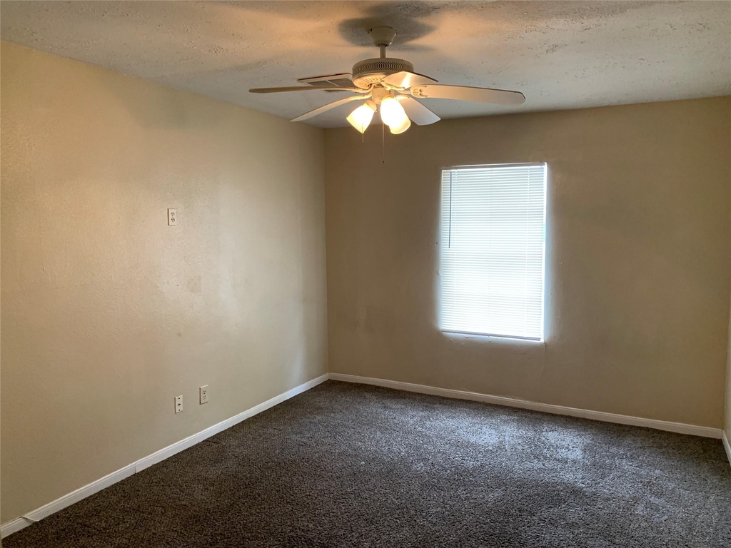 5323 Darlinghurst Drive - Photo 4