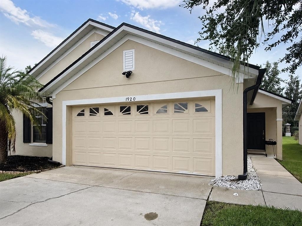 1920 Commander Way - Photo 1