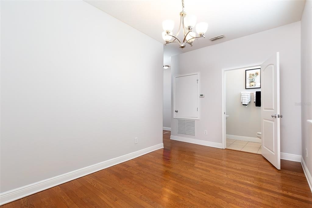 32 W Esther Street - Photo 5