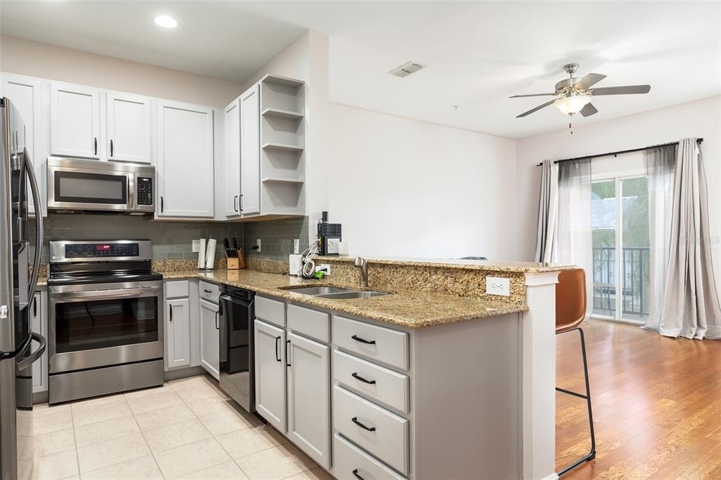 32 W Esther Street - Photo 4