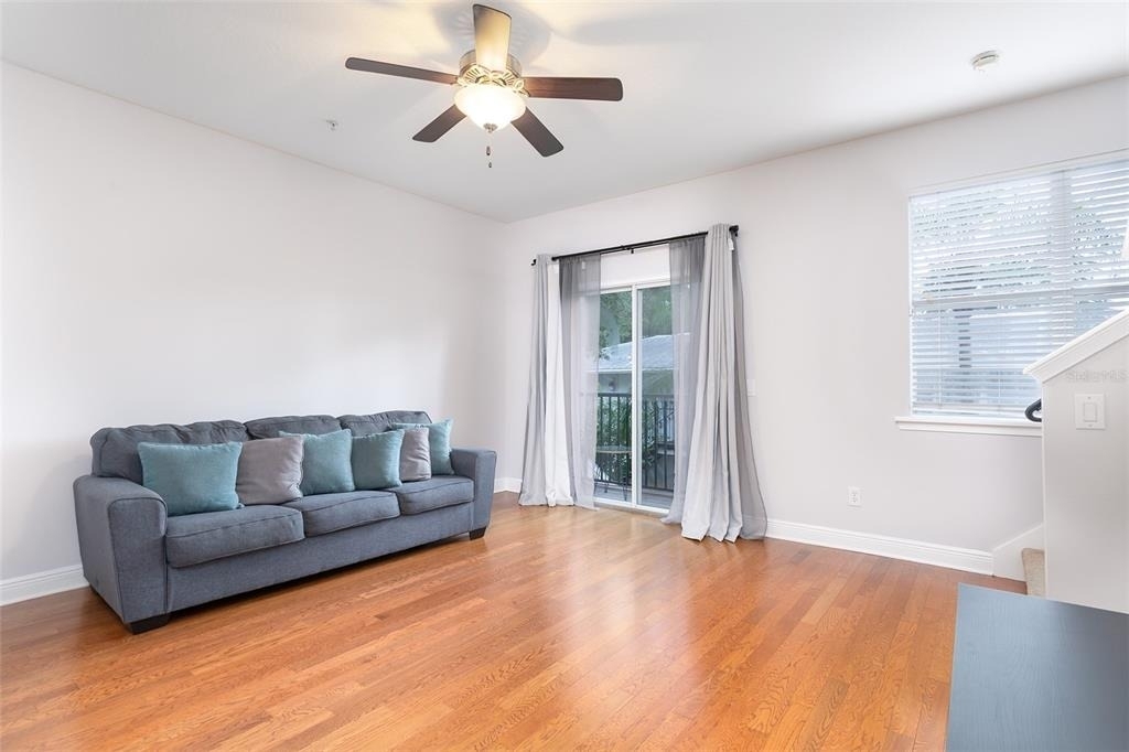 32 W Esther Street - Photo 3