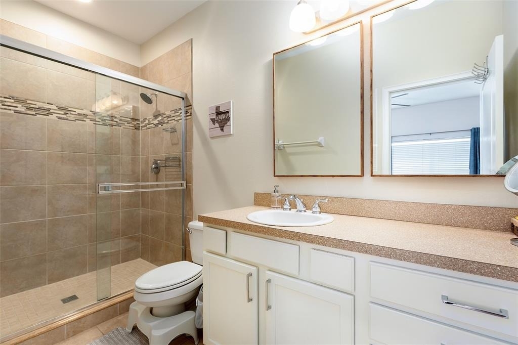 32 W Esther Street - Photo 8