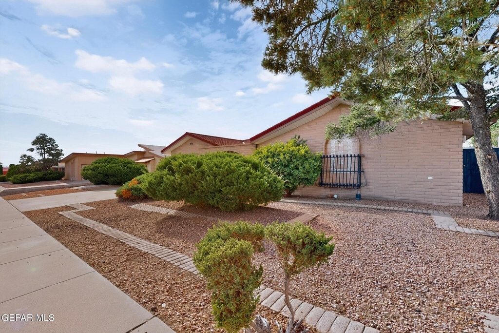 4536 R L Shoemaker Drive - Photo 2