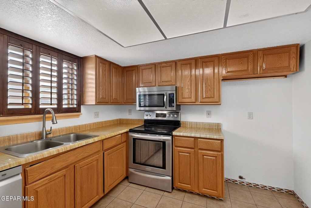 4536 R L Shoemaker Drive - Photo 13