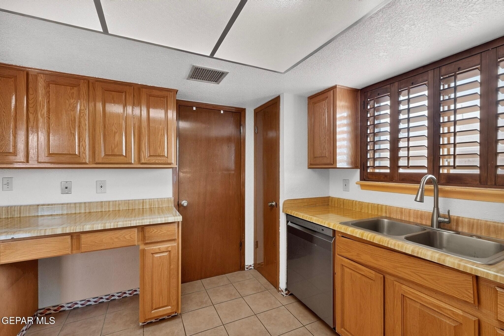 4536 R L Shoemaker Drive - Photo 14